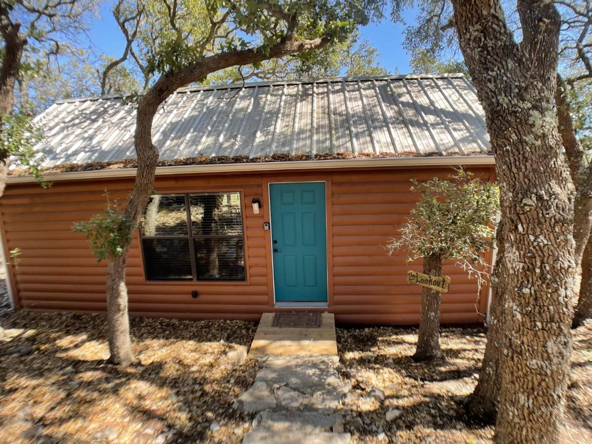 Walnut Canyon Cabins Фредериксберг Экстерьер фото